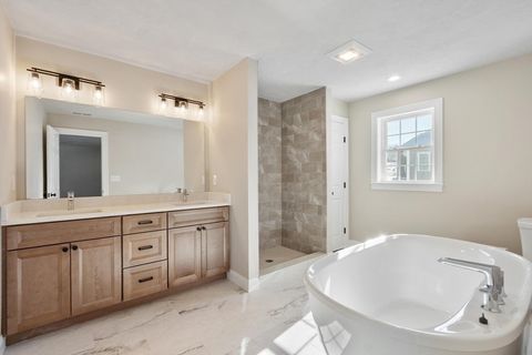 2 Clover Glen Cir Shrewsbury MA 01545