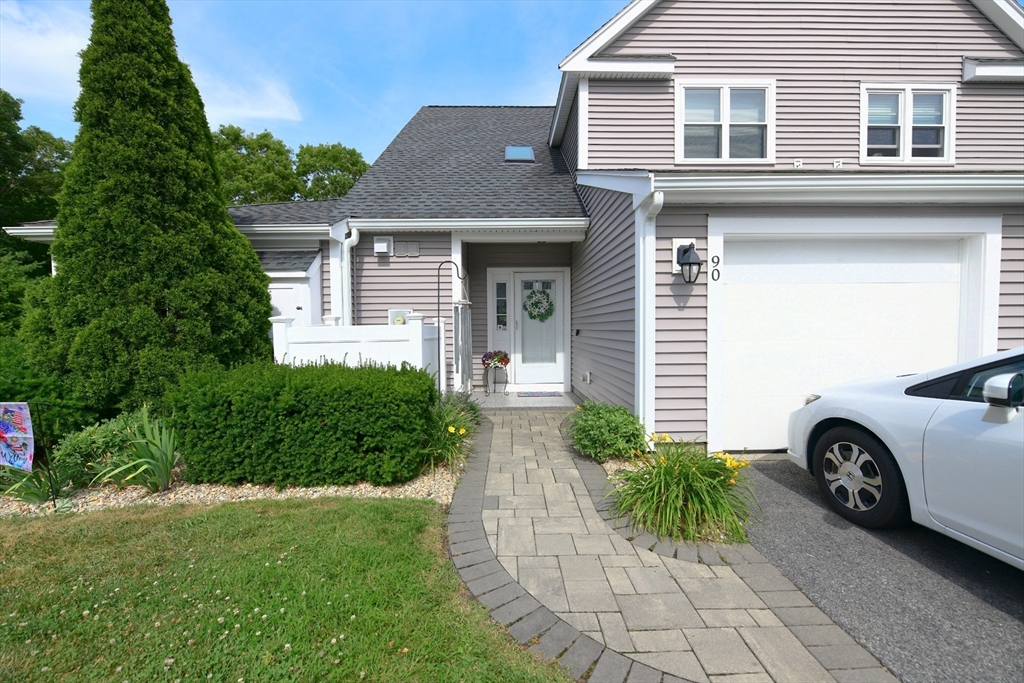 90 Fairway Dr 90