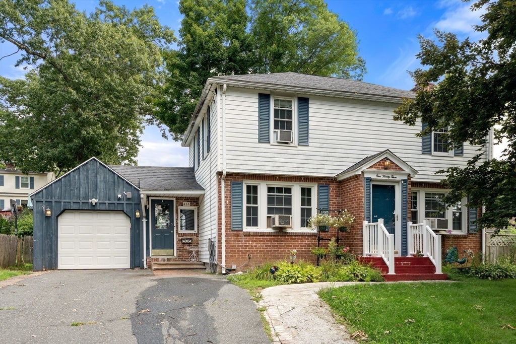 423 Tiffany St