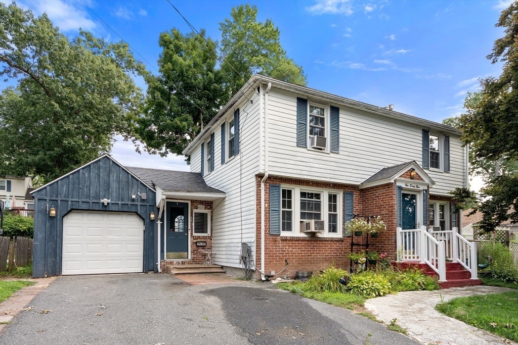 423 Tiffany St