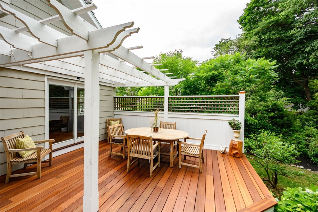 38 Maplewood Ave