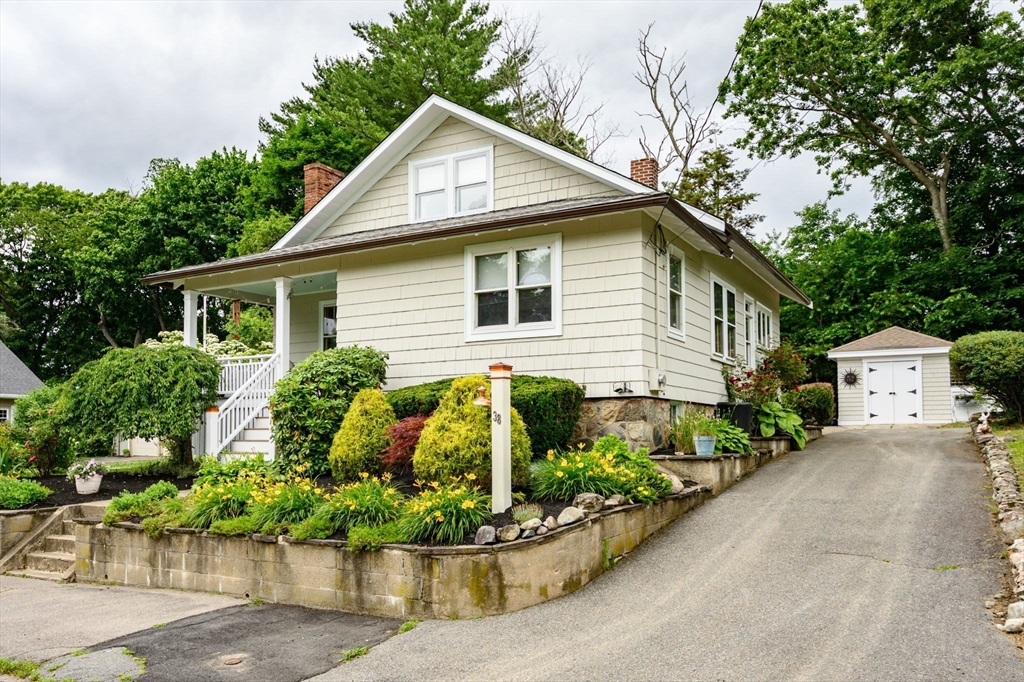 38 Maplewood Ave