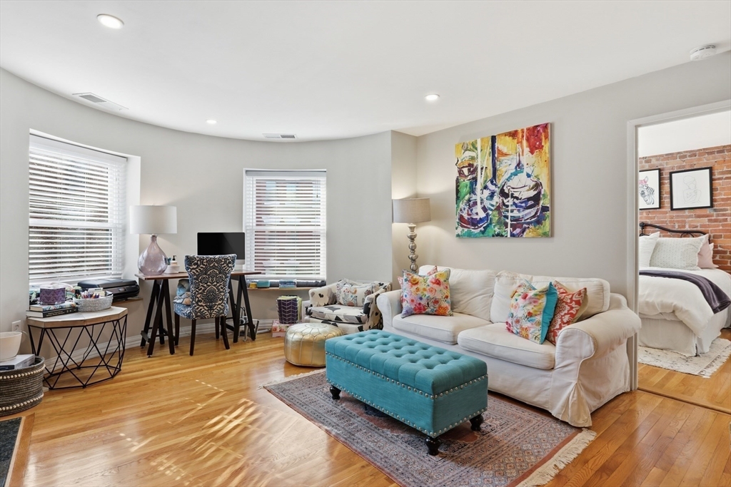 95 Gainsborough Street 302