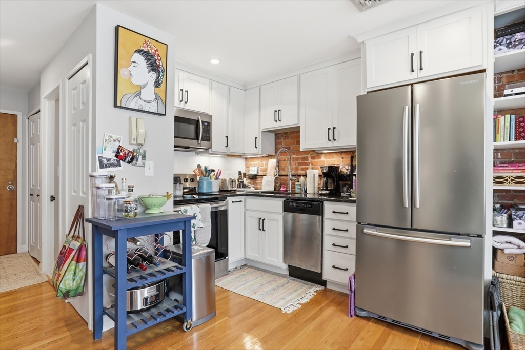 95 Gainsborough Street 302