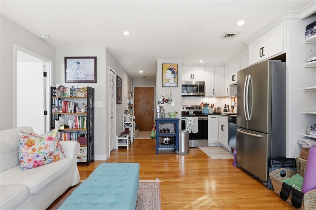 95 Gainsborough Street 302