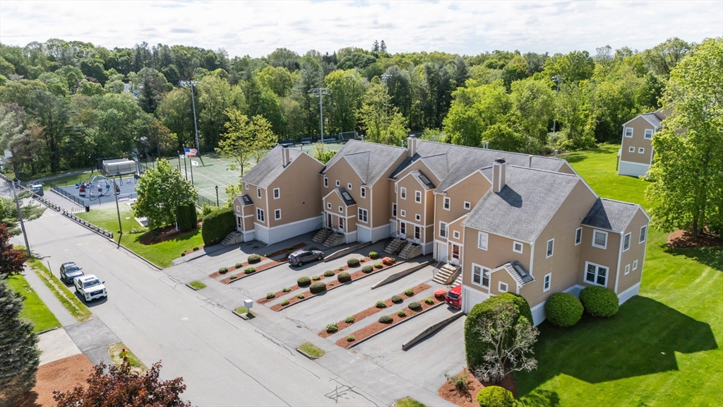 80 Camelot Dr 80