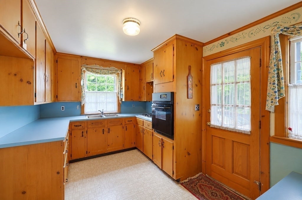 7 Schaller Street, Wellesley, MA Photo #10