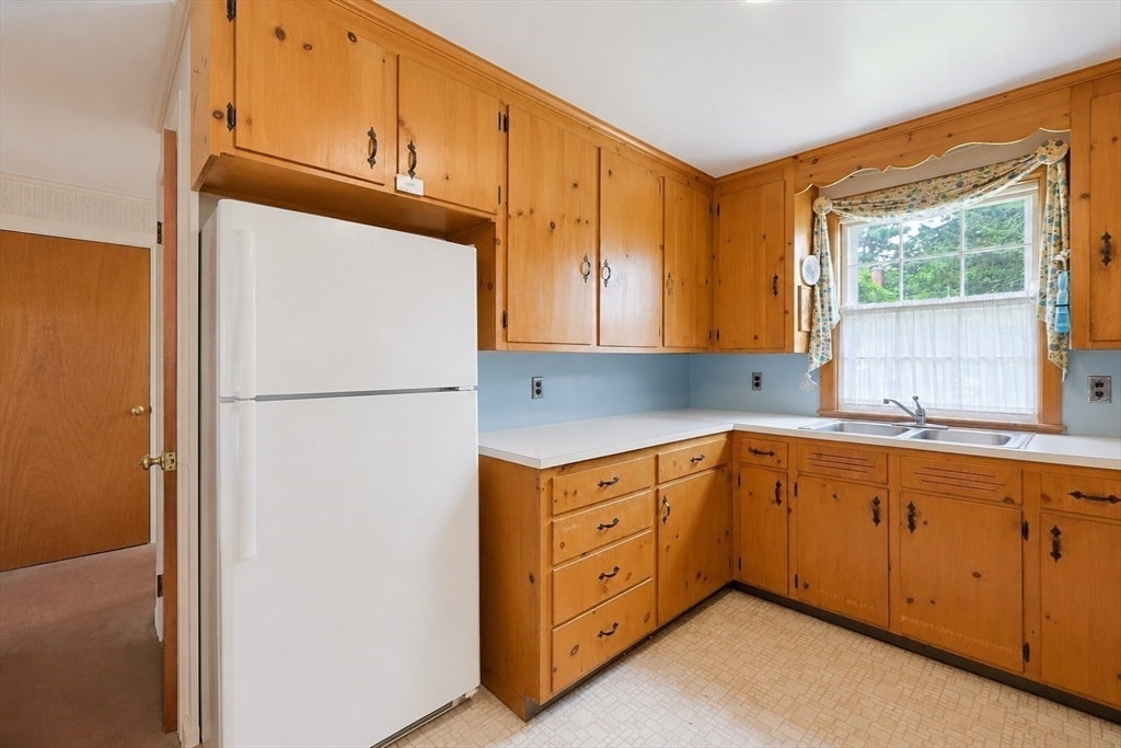 7 Schaller Street, Wellesley, MA Photo #9