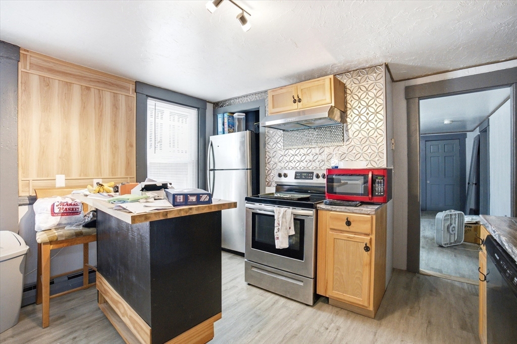 141 Mechanic St