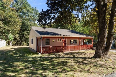 Photo of 18 Edgewood, Dr, Holden, MA 01520 (MLS # 73501573)