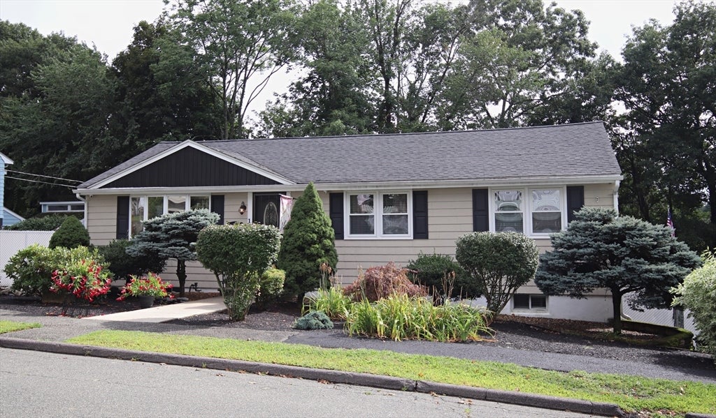Photo of 1 Biscayne Ave, Saugus, MA