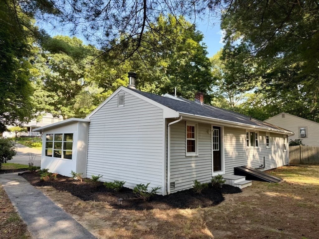 47 Starr Rd, Bridgewater, MA Photo #3
