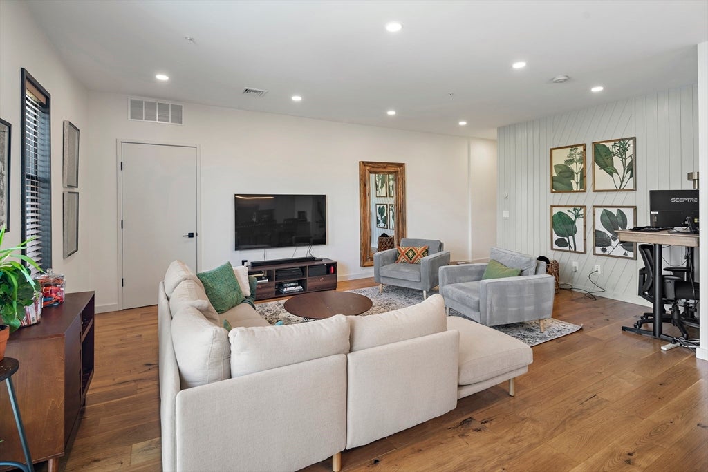 211 Condor ST #8, Boston, MA, 211 Condor ST #8, Boston, MA Photo #9