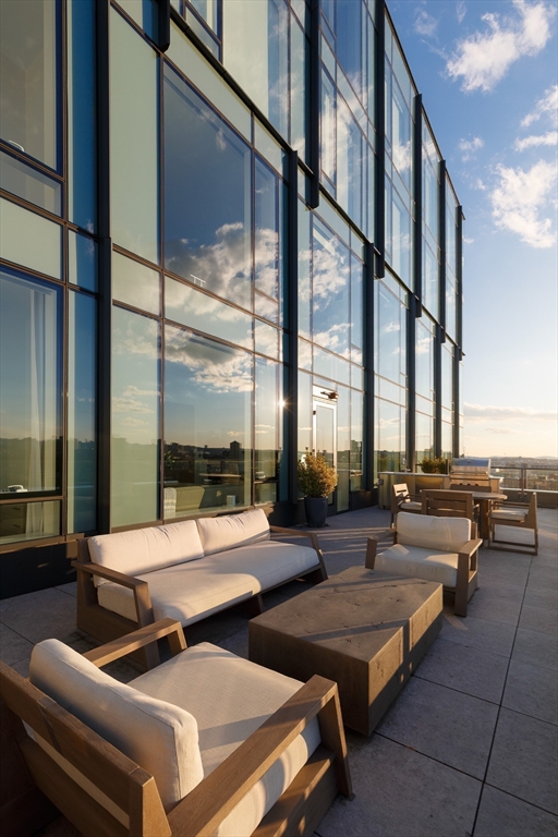 380 Harrison Ave 12F