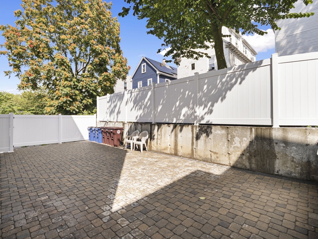 Revere, Massachusetts 02151, United States, 3 Bedrooms Bedrooms, ,2 BathroomsBathrooms,Residential,Active,181417