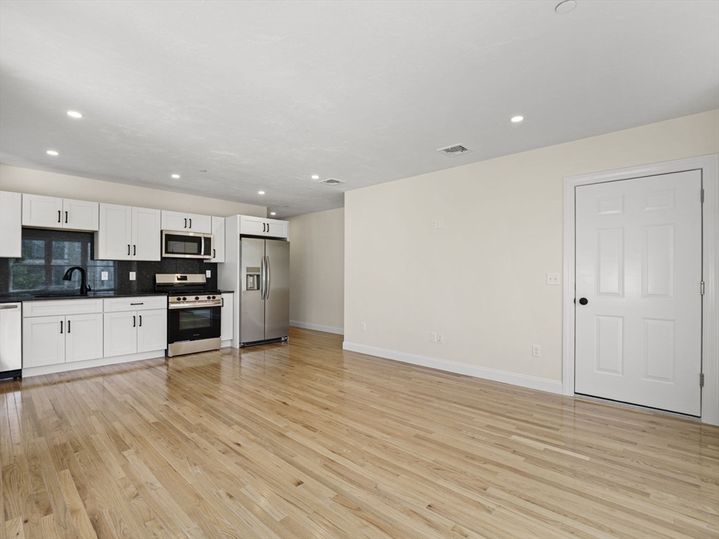 Revere, Massachusetts 02151, United States, 3 Bedrooms Bedrooms, ,2 BathroomsBathrooms,Residential,Active,181417