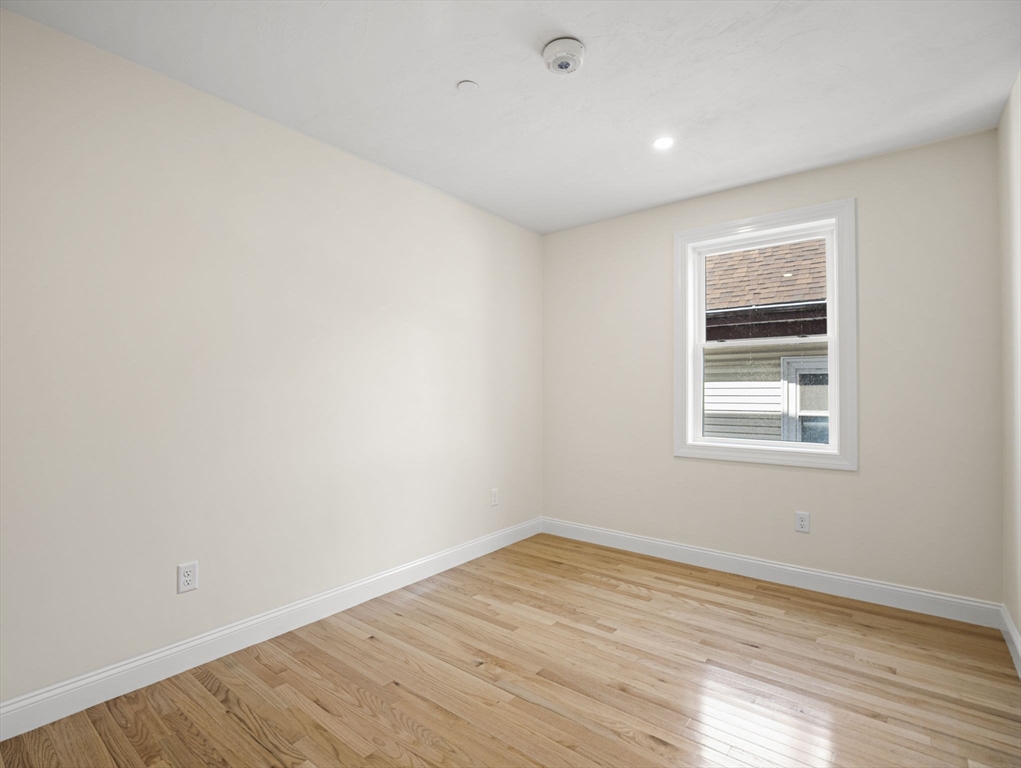 Revere, Massachusetts 02151, United States, 3 Bedrooms Bedrooms, ,2 BathroomsBathrooms,Residential,Active,181417