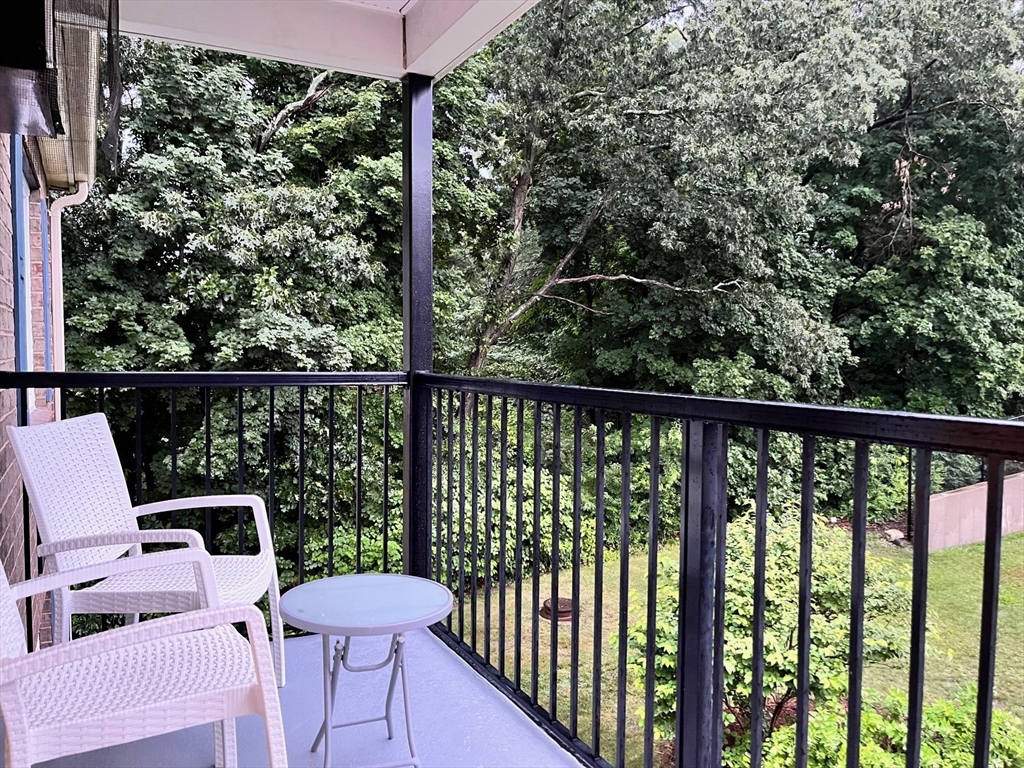 610 S Franklin St F301