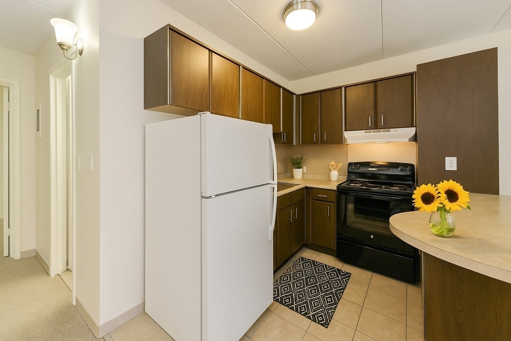 200 Swanton St T28