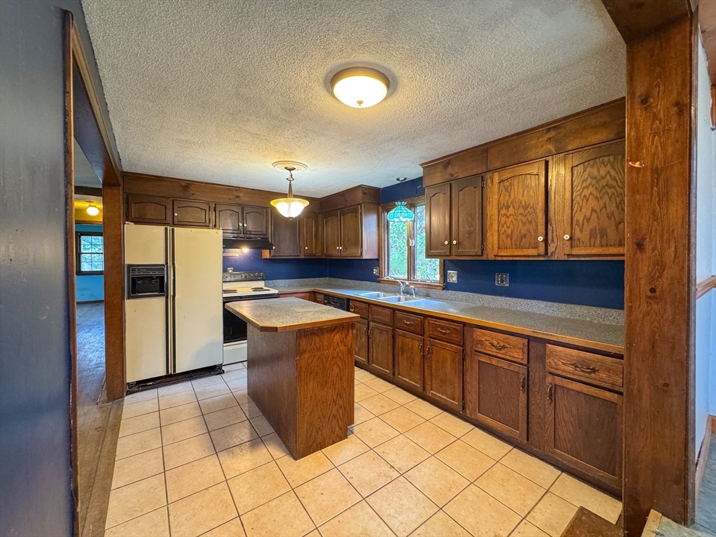 60 White Fox Rd, Agawam, MA Photo #22