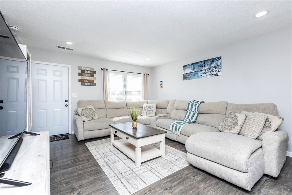 59 Kathy Dr 59