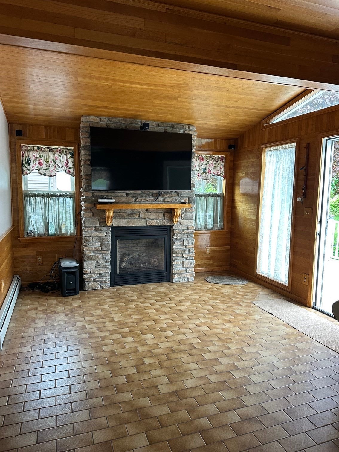 90 Locust Ave, Worcester, MA Photo #11
