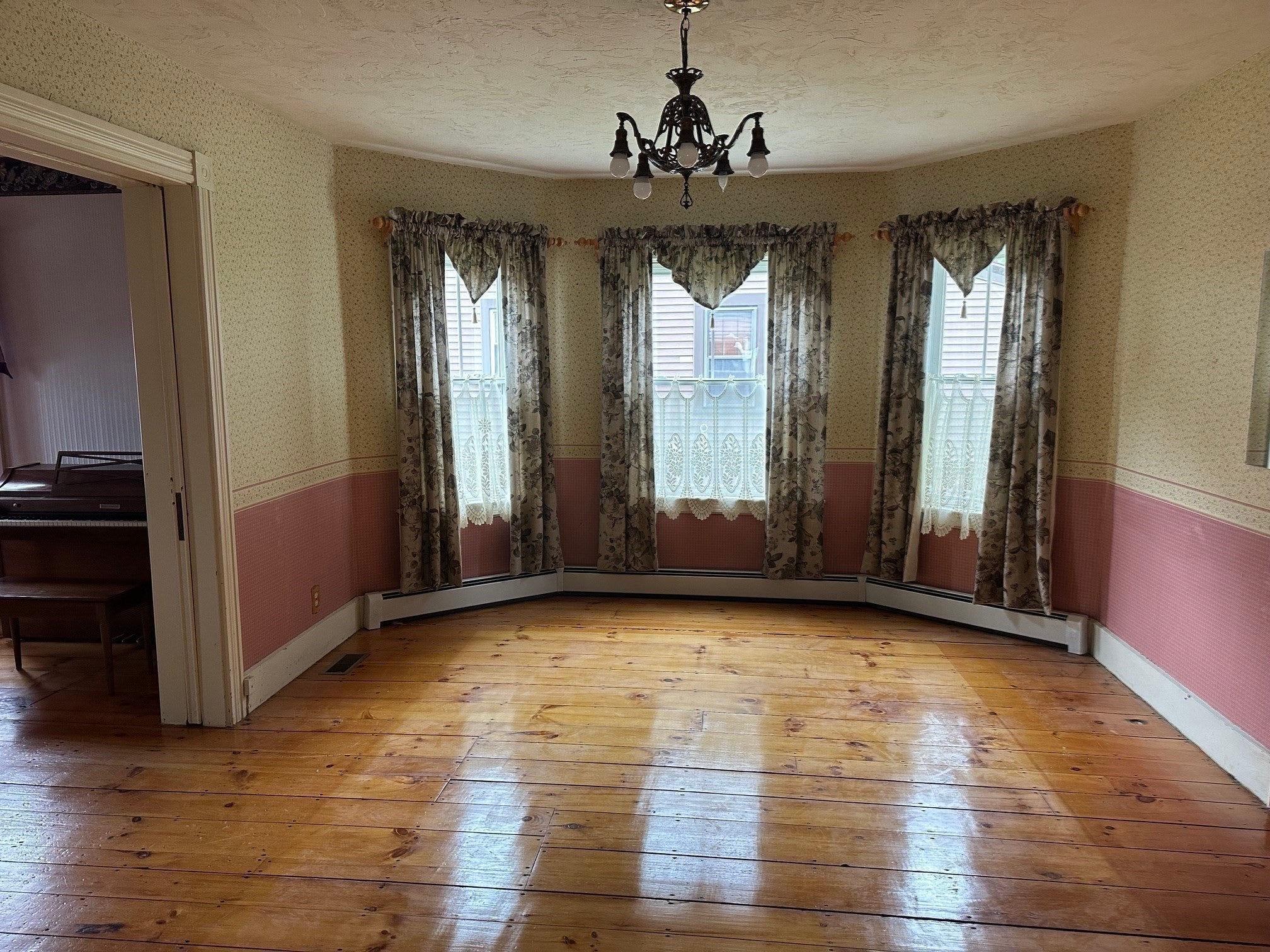 90 Locust Ave, Worcester, MA Photo #14