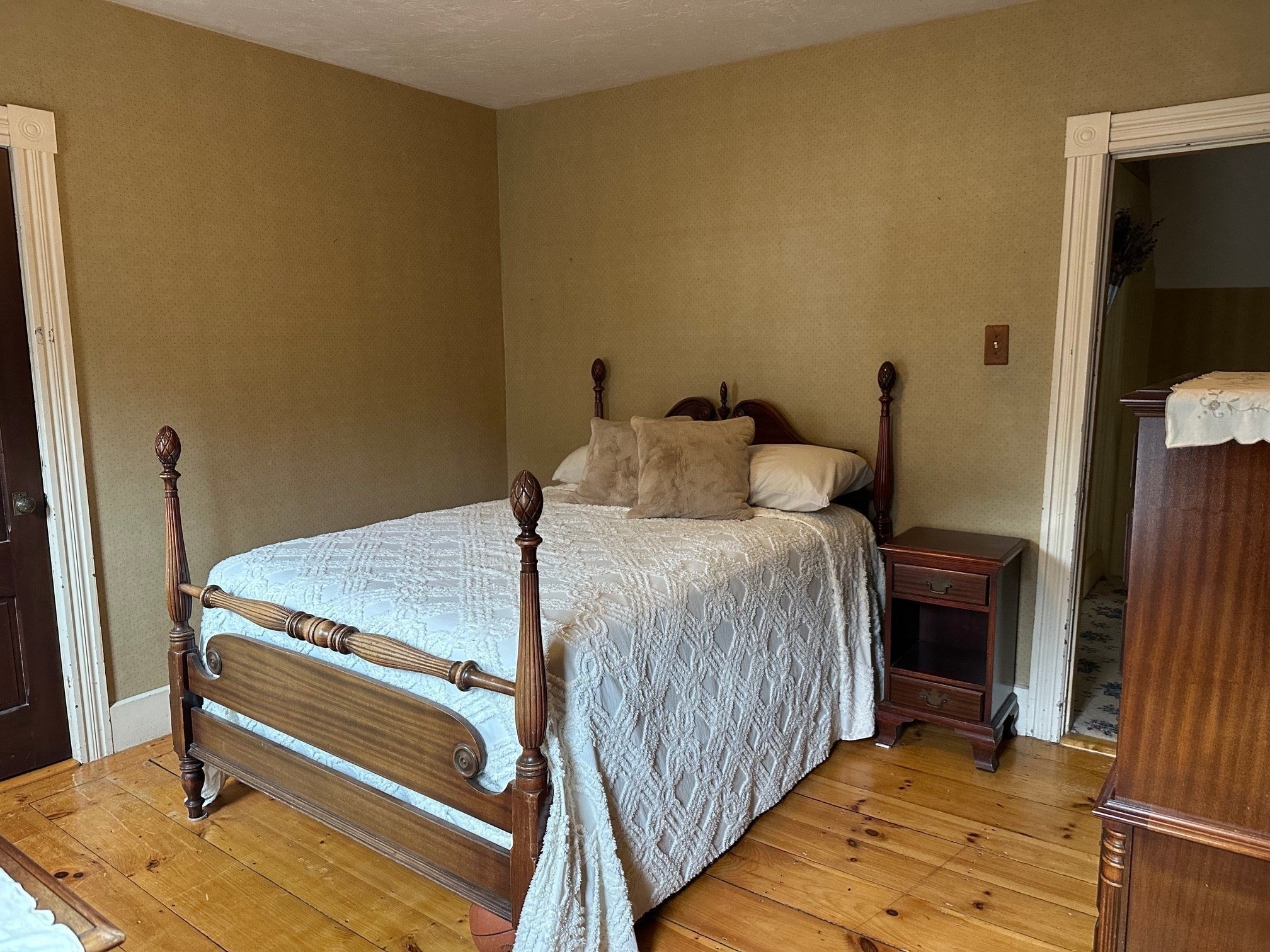 90 Locust Ave, Worcester, MA Photo #20
