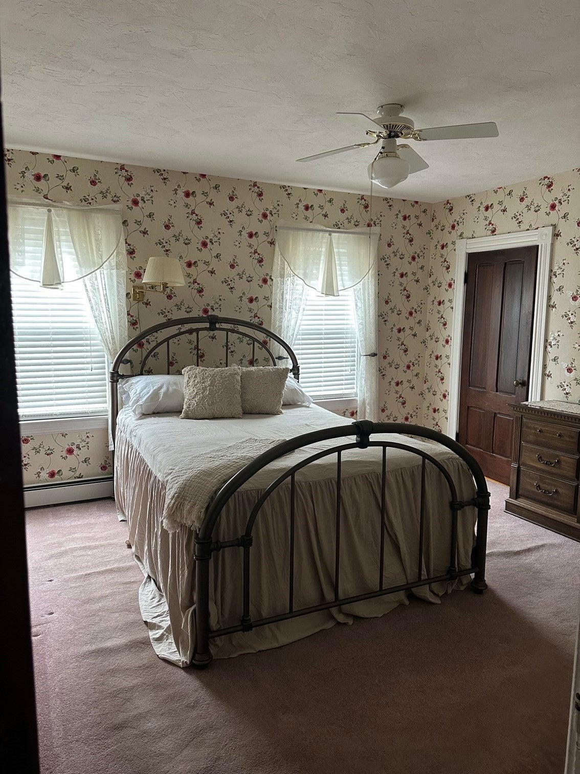 90 Locust Ave, Worcester, MA Photo #18