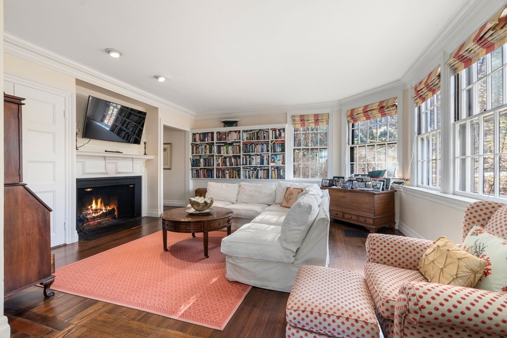 469 Walnut St