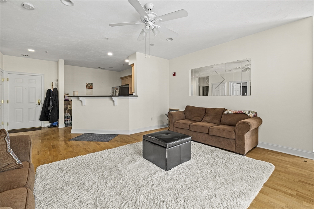 2201 Davenport Ave 2201