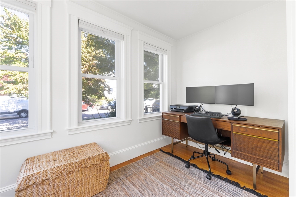 Wellesley, Massachusetts 02481, United States, 2 Bedrooms Bedrooms, ,2 BathroomsBathrooms,Residential,Active,228355