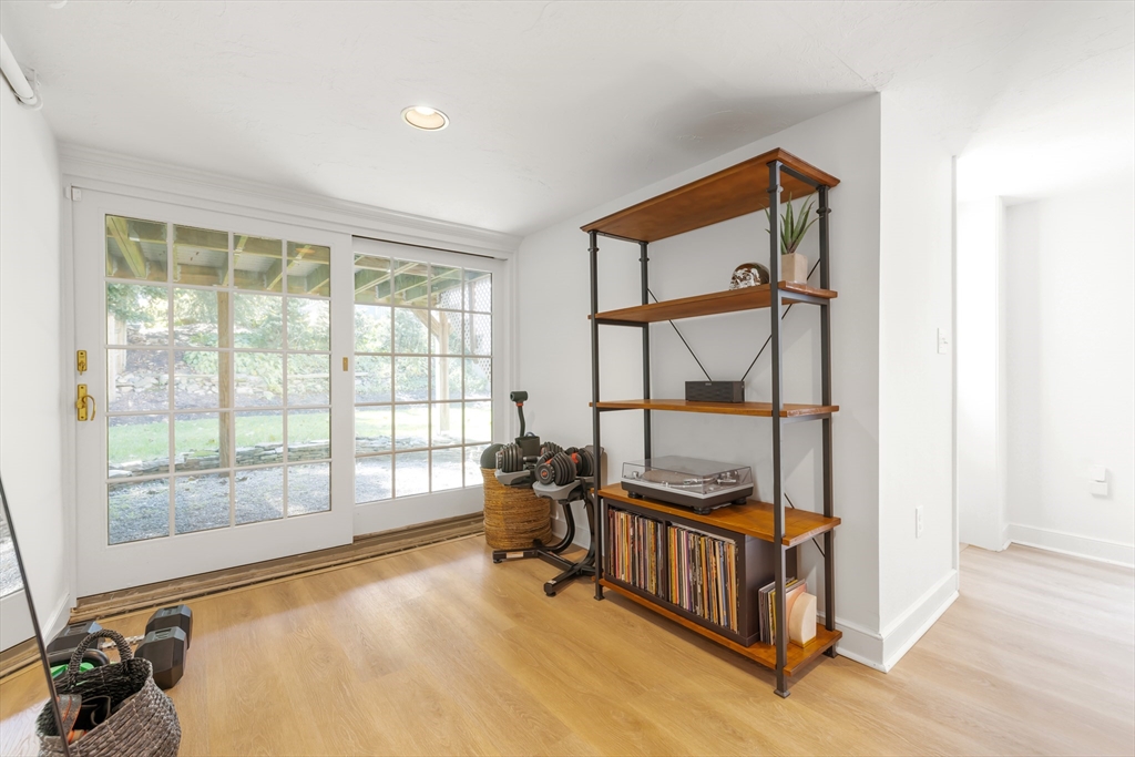 Wellesley, Massachusetts 02481, United States, 2 Bedrooms Bedrooms, ,2 BathroomsBathrooms,Residential,Active,228355