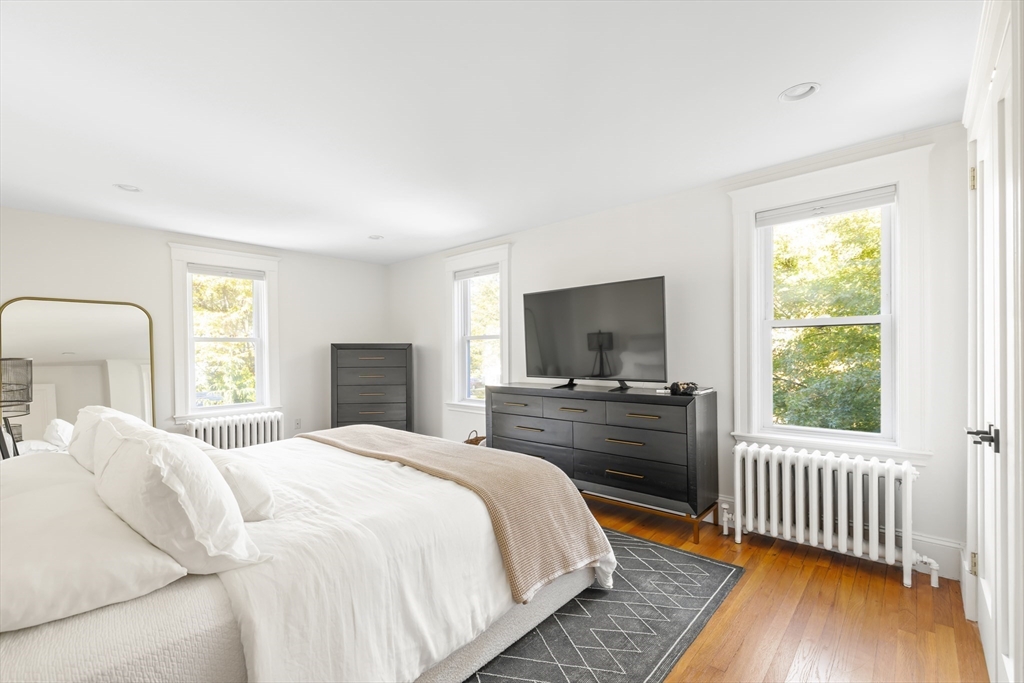 Wellesley, Massachusetts 02481, United States, 2 Bedrooms Bedrooms, ,2 BathroomsBathrooms,Residential,Active,228355