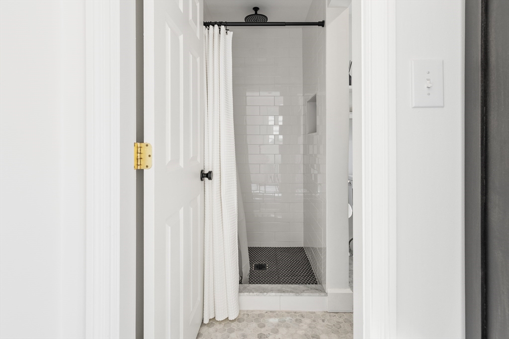 Wellesley, Massachusetts 02481, United States, 2 Bedrooms Bedrooms, ,2 BathroomsBathrooms,Residential,Active,228355