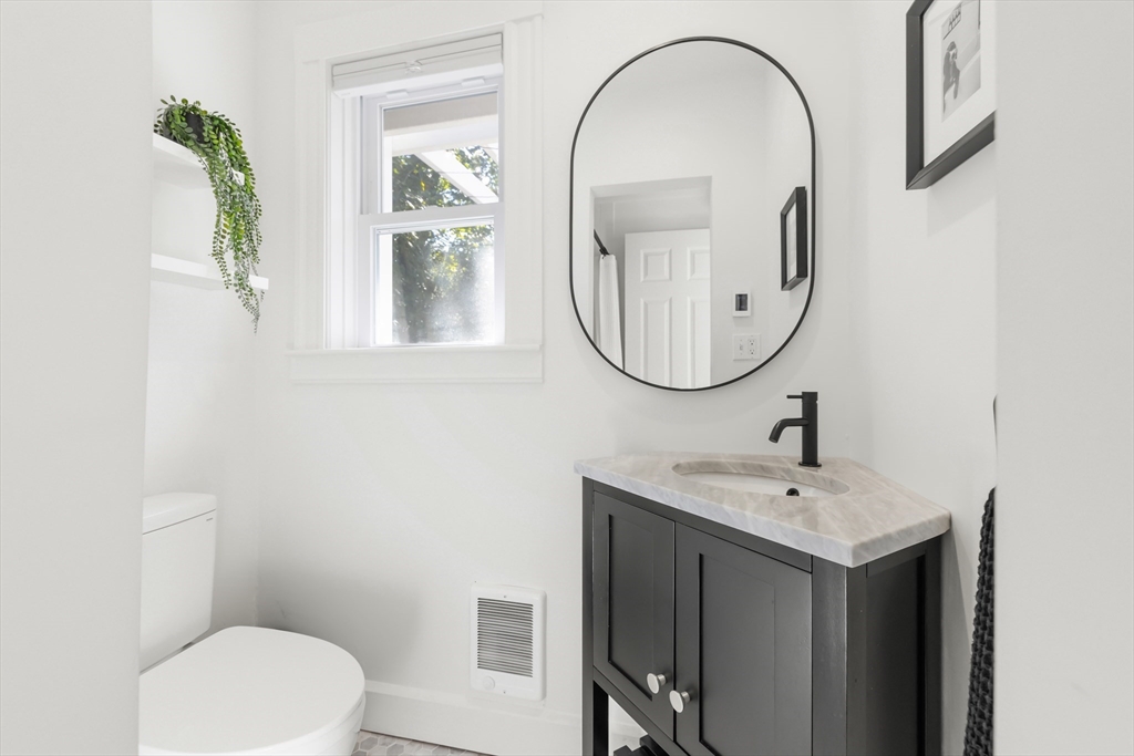 Wellesley, Massachusetts 02481, United States, 2 Bedrooms Bedrooms, ,2 BathroomsBathrooms,Residential,Active,228355