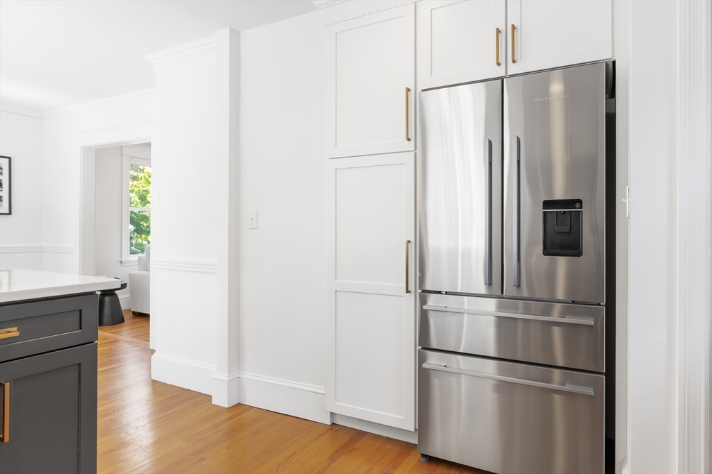 Wellesley, Massachusetts 02481, United States, 2 Bedrooms Bedrooms, ,2 BathroomsBathrooms,Residential,Active,228355