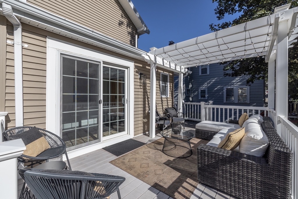 Wellesley, Massachusetts 02481, United States, 2 Bedrooms Bedrooms, ,2 BathroomsBathrooms,Residential,Active,228355