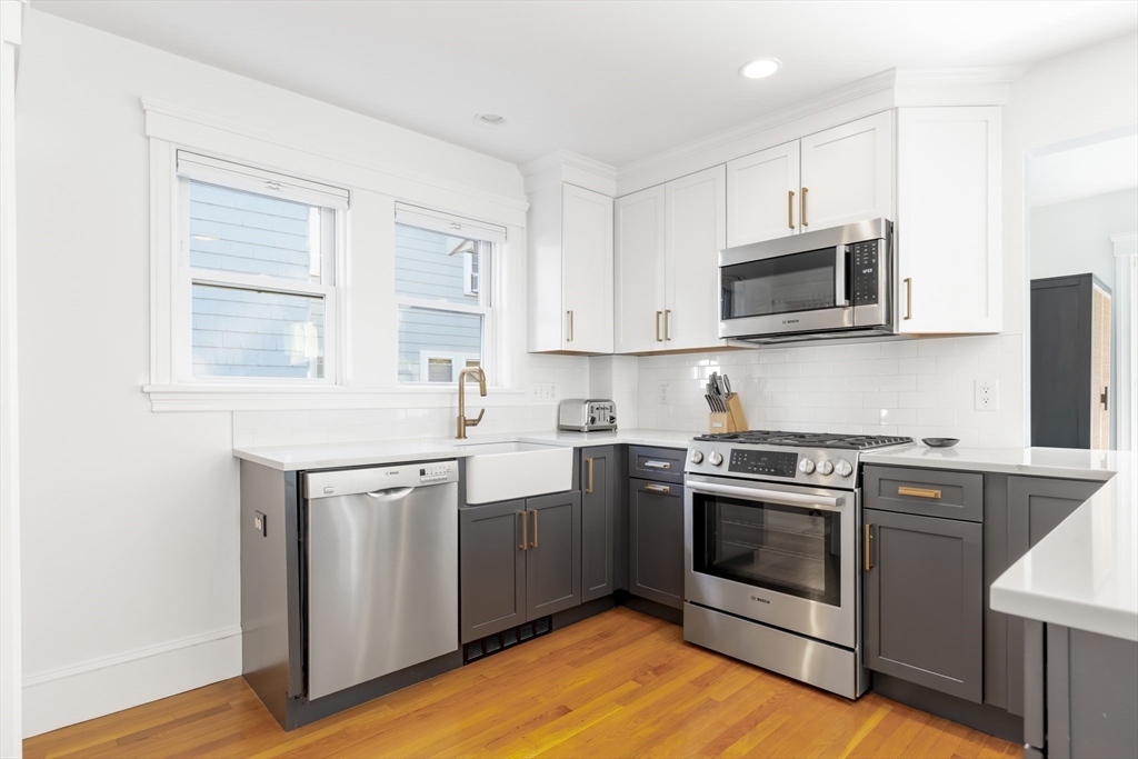 Wellesley, Massachusetts 02481, United States, 2 Bedrooms Bedrooms, ,2 BathroomsBathrooms,Residential,Active,228355