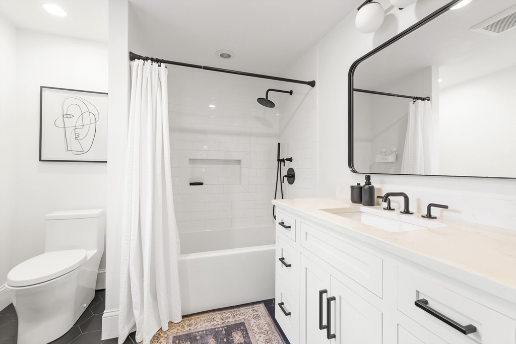 Wellesley, Massachusetts 02481, United States, 2 Bedrooms Bedrooms, ,2 BathroomsBathrooms,Residential,Active,228355