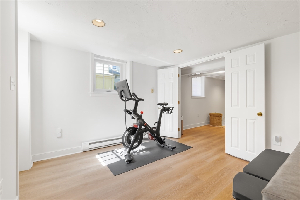 Wellesley, Massachusetts 02481, United States, 2 Bedrooms Bedrooms, ,2 BathroomsBathrooms,Residential,Active,228355