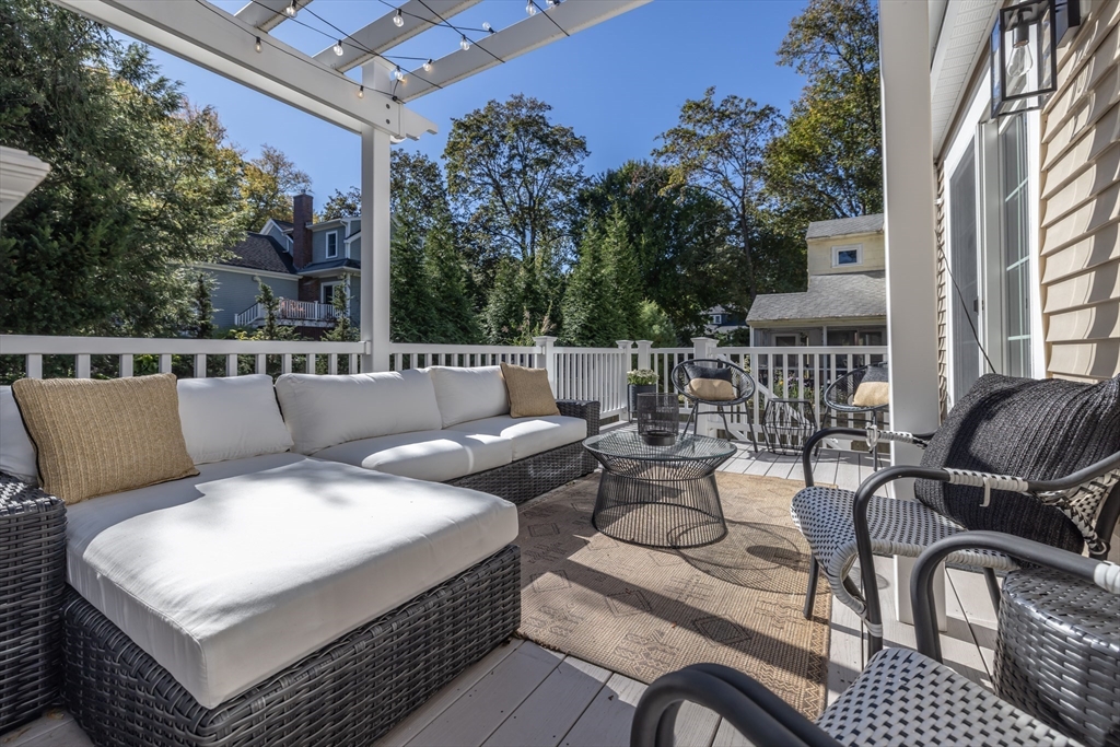 Wellesley, Massachusetts 02481, United States, 2 Bedrooms Bedrooms, ,2 BathroomsBathrooms,Residential,Active,228355