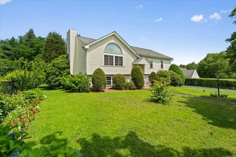 Photo of 6 Moreland Green Dr, Worcester, MA 01602 (MLS # 73563427)