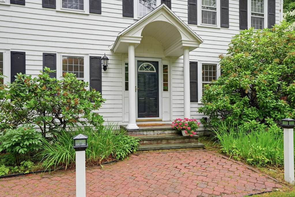 44 Old Meeting House Ln