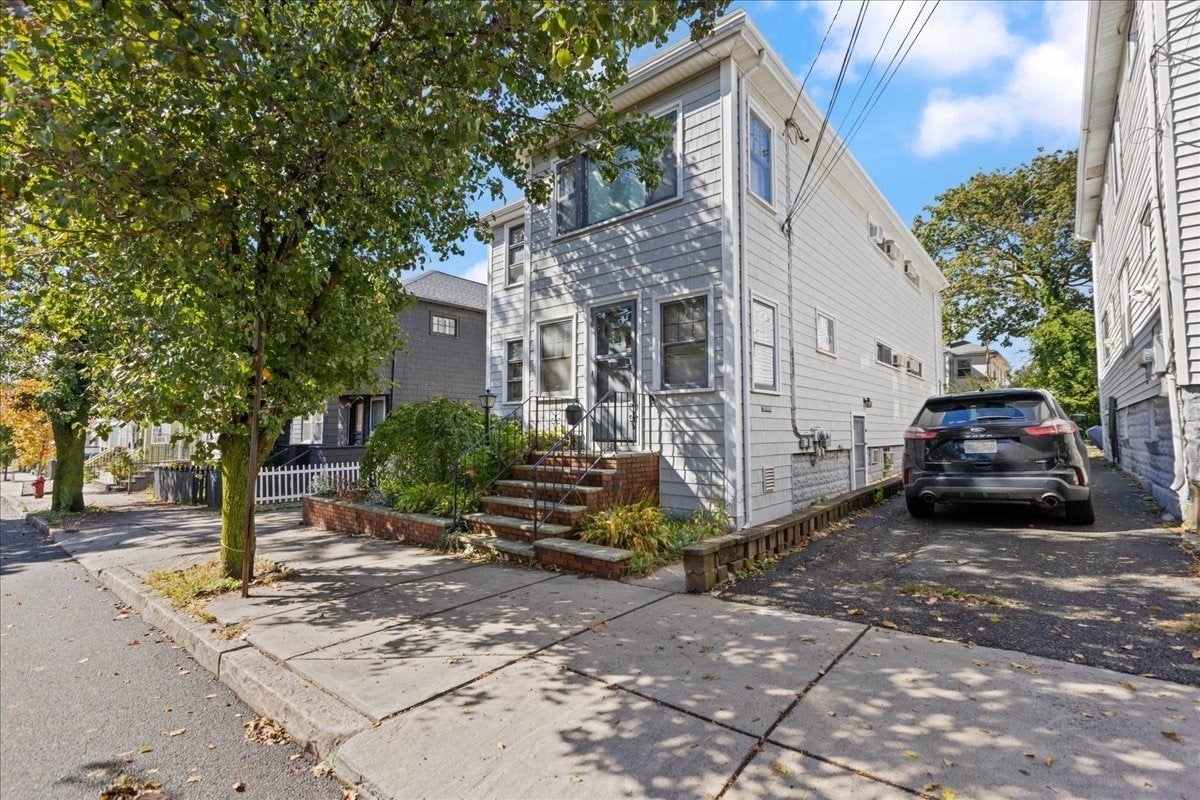Photo of 26 Francis St, Everett, MA
