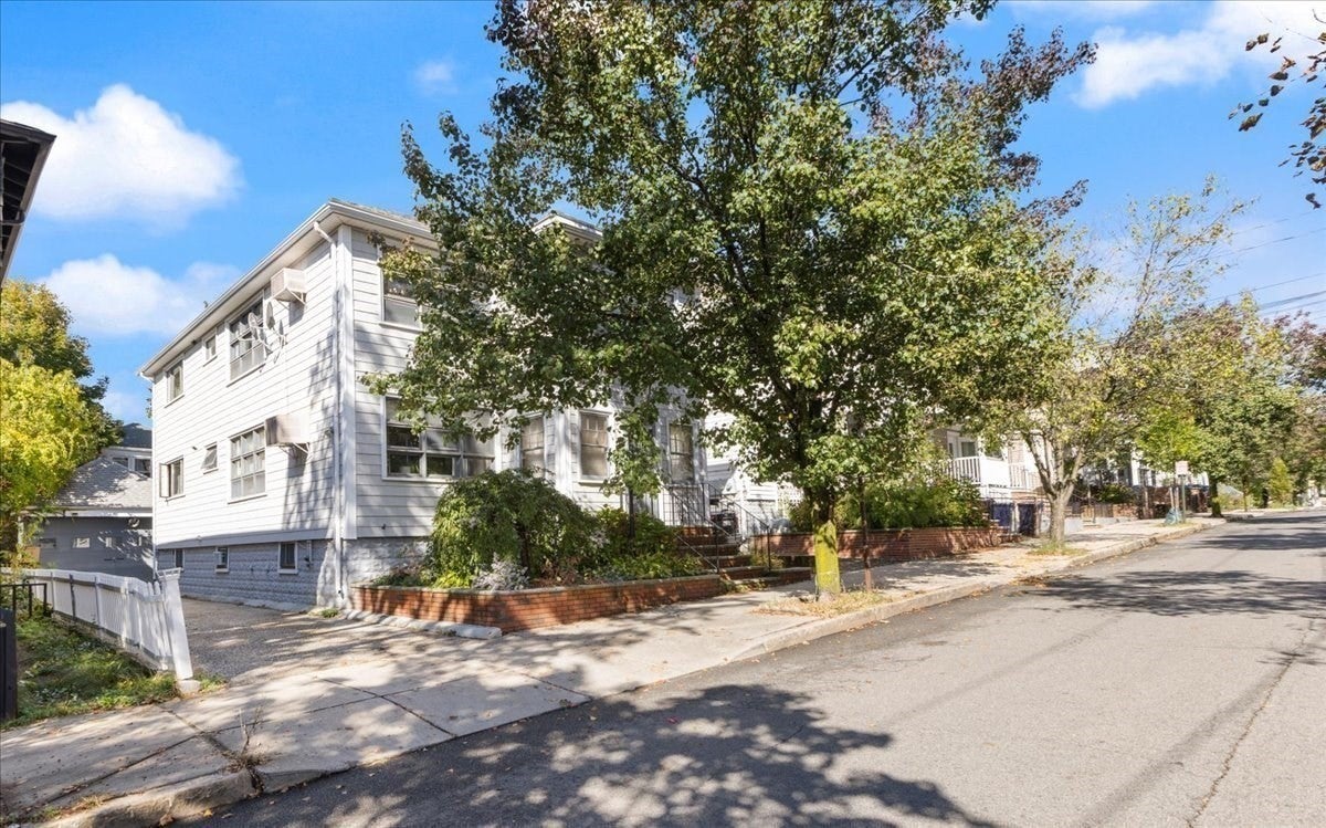 26 Francis St