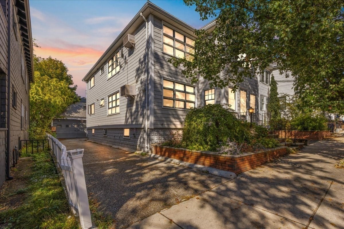 26 Francis St