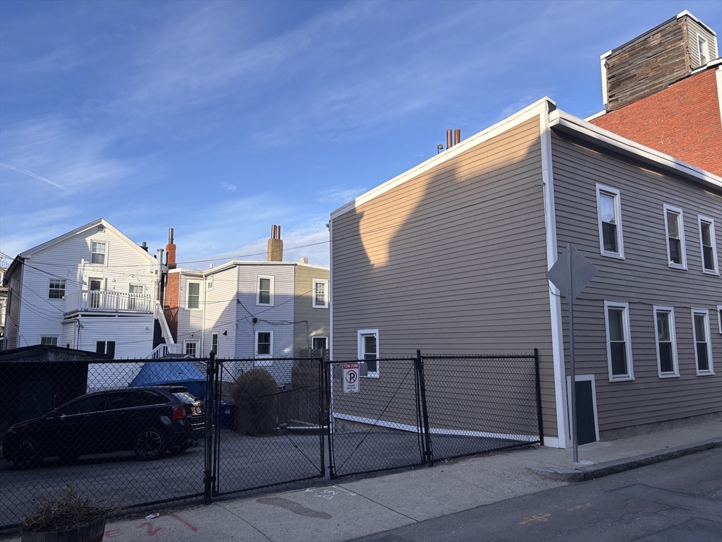 245 Gold St