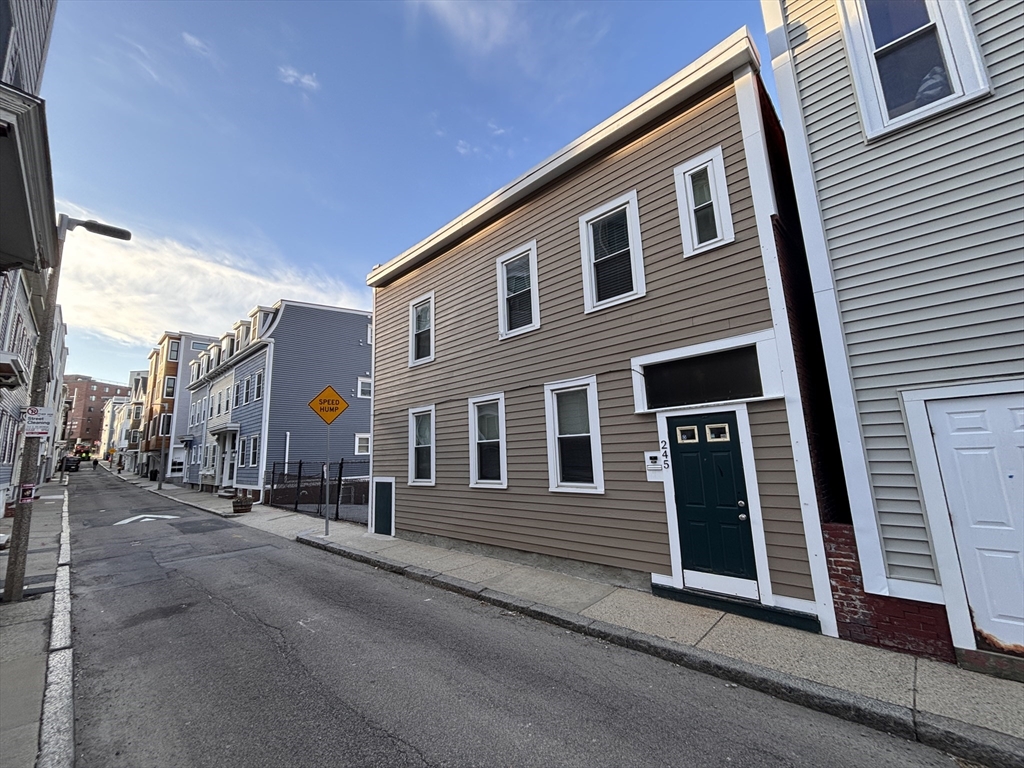 245 Gold St