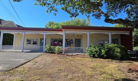 64 Bay Spring Ave Barrington RI 02806